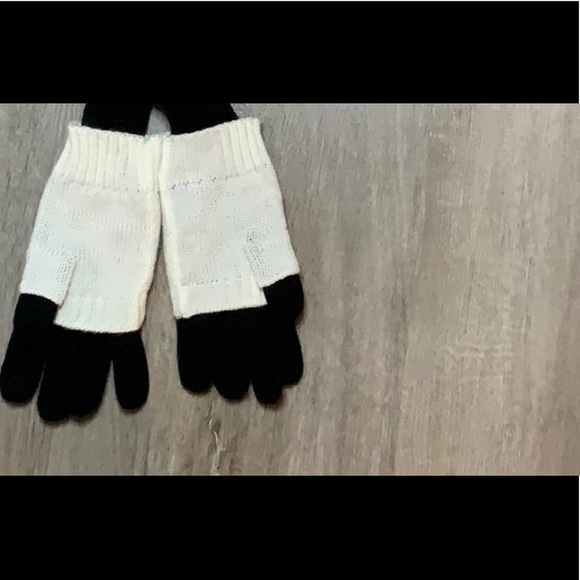 NWT Point Zero Cream and Black Sequenced Knit Gloves - Picture 2 of 3